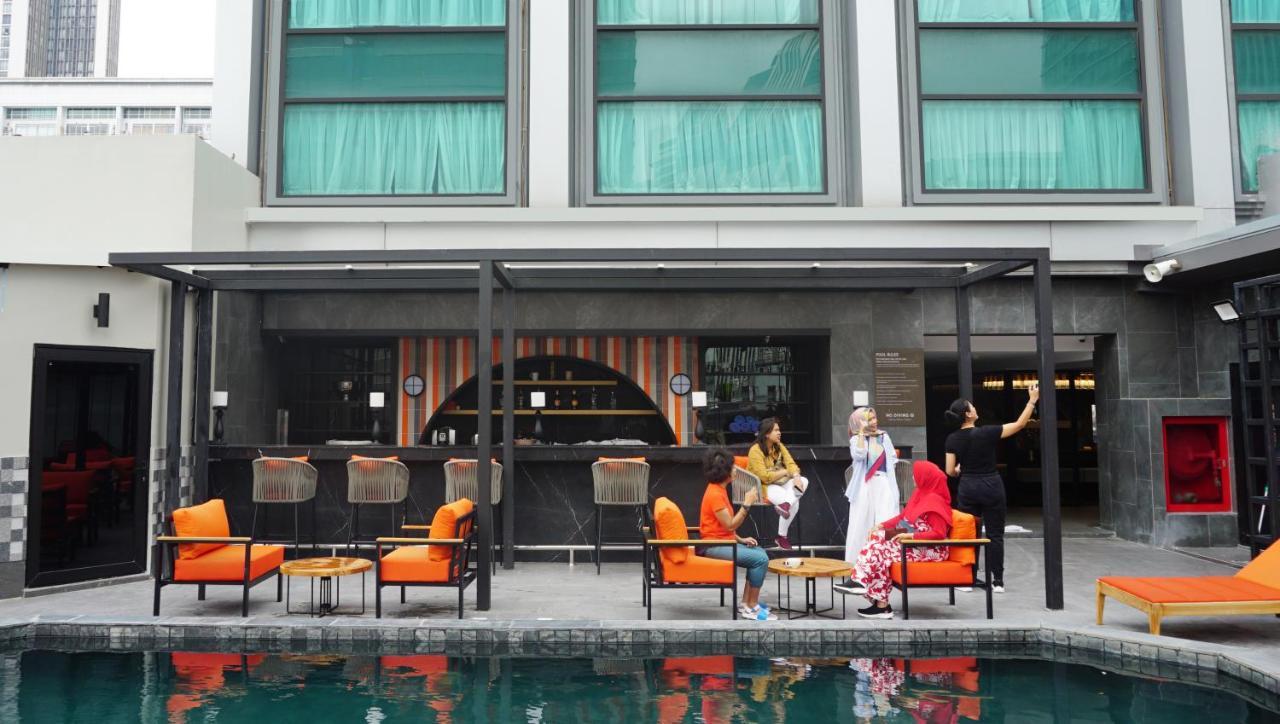 Ramada By Wyndham Bangkok Sukhumvit 11 Hotel Exterior photo